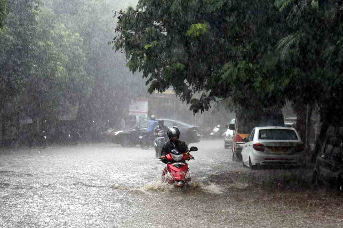 దంచికొట్టిన వాన.. ఎల్బీనగర్‌లో 10 సెంటీమీటర్ల వర్షాపాతం