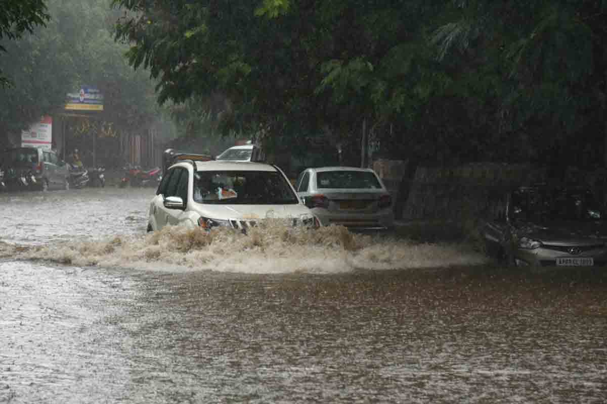 హైదరాబాద్‌లో భారీ వర్షాలు.. కంట్రోల్‌ రూమ్‌ ఏర్పాటు