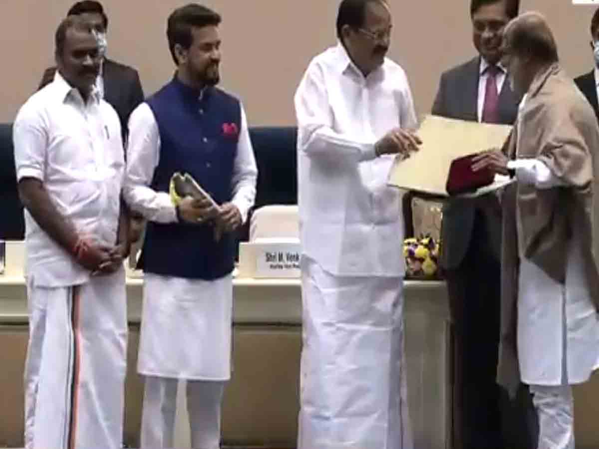 Rajinikanth: దాదా సాహెబ్ ఫాల్కే అవార్డ్ అందుకున్న ర‌జ‌నీకాంత్.. ప్రౌడ్ మూమెంట్ అంటూ ట్వీట్స్