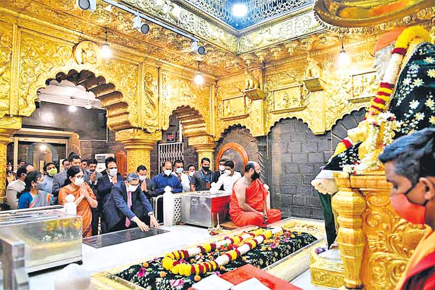 కోర్టు మెట్లు ఎక్కాలి