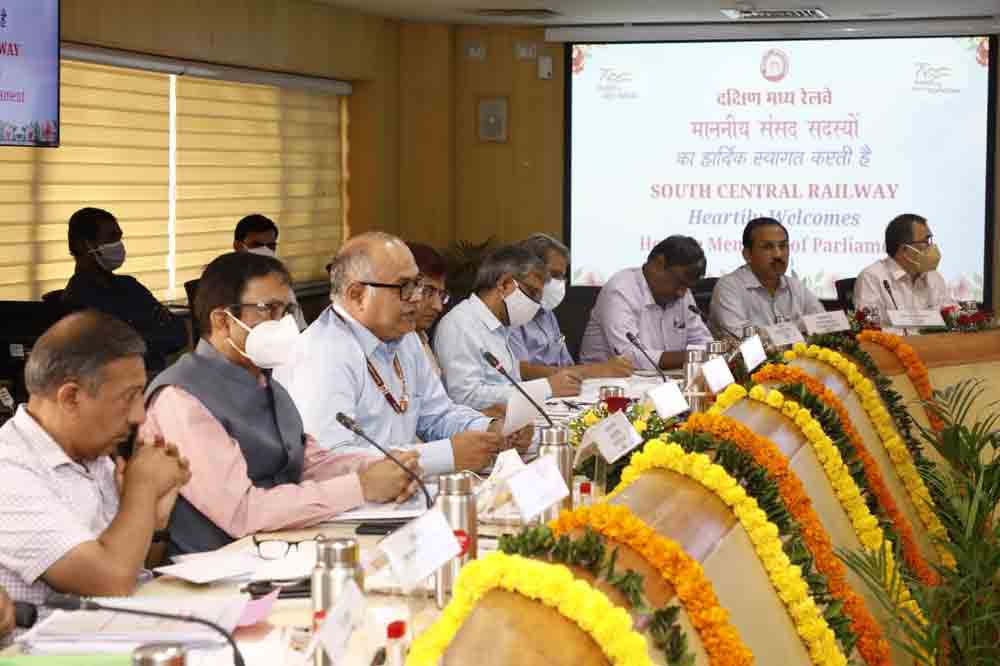 కాజీపేట కోచ్‌ఫ్యాక్టరీపై నిర్లక్ష్యం తగదు