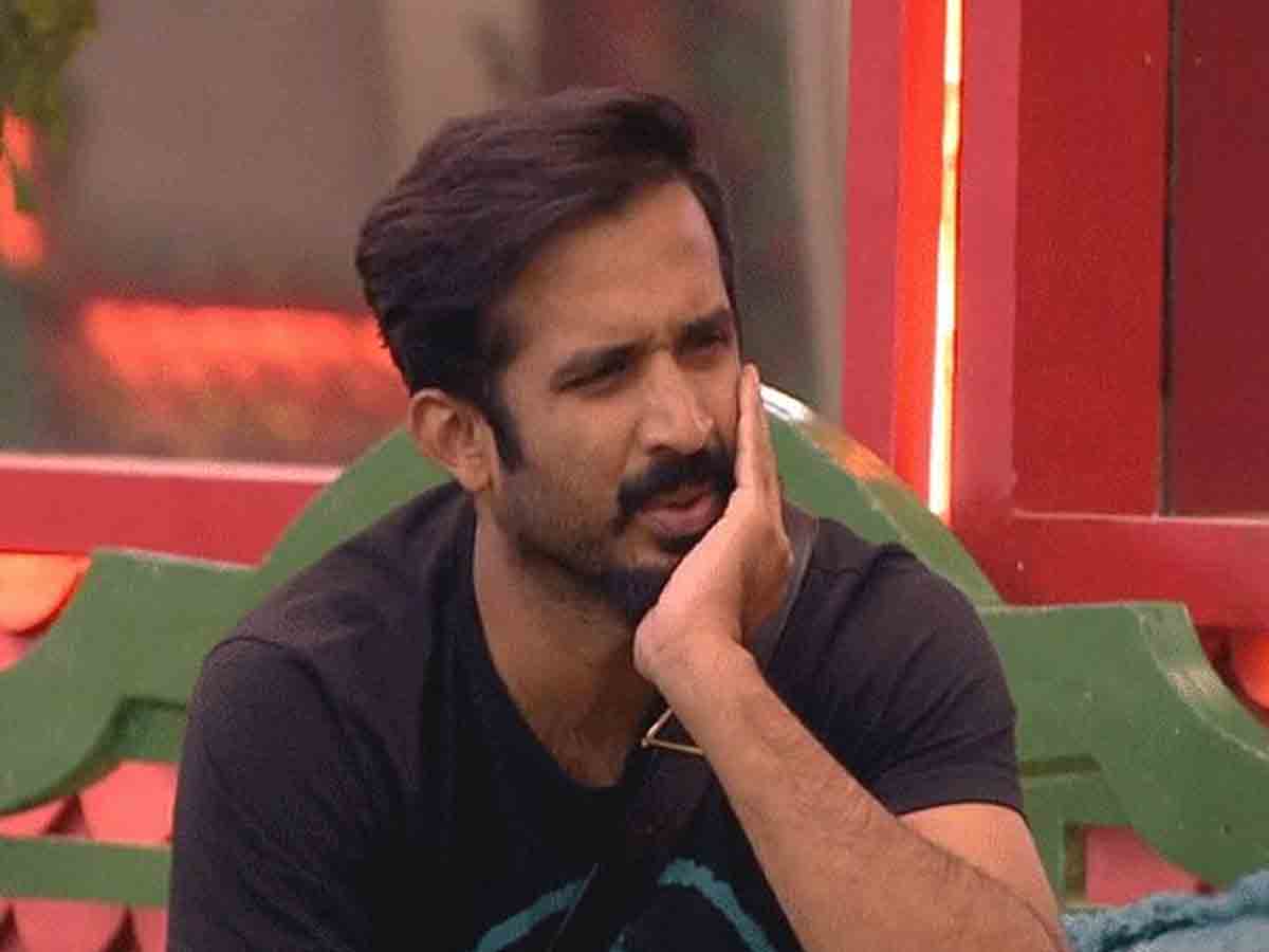 యాంక‌ర్ ర‌వి స్ట్రాట‌జీ ఫెయిల్‌.. ఆడేసుకుంటున్న‌ నెటిజ‌న్లు