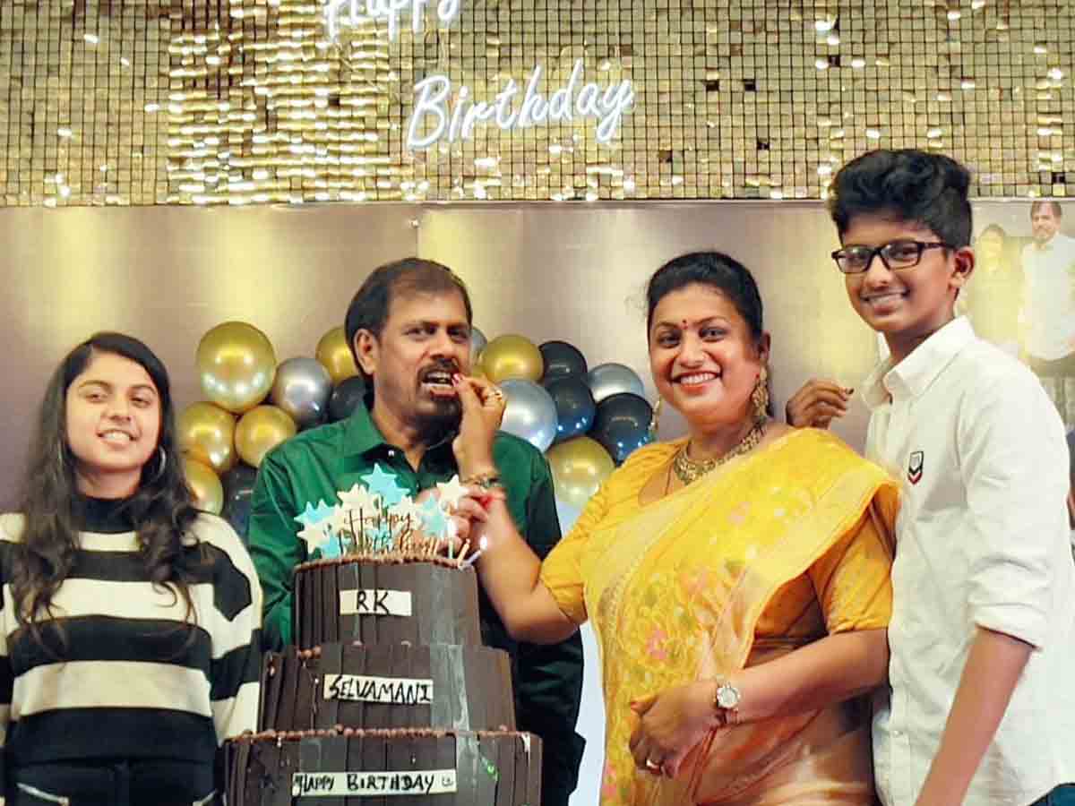 Roja: త‌న భ‌ర్త బ‌ర్త్‌డే వేడుక‌ని గ్రాండ్‌గా సెల‌బ్రేట్ చేసిన రోజా
