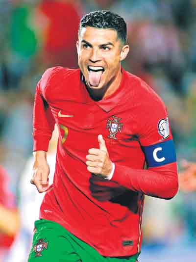 రొనాల్డో రికార్డు హ్యాట్రిక్‌