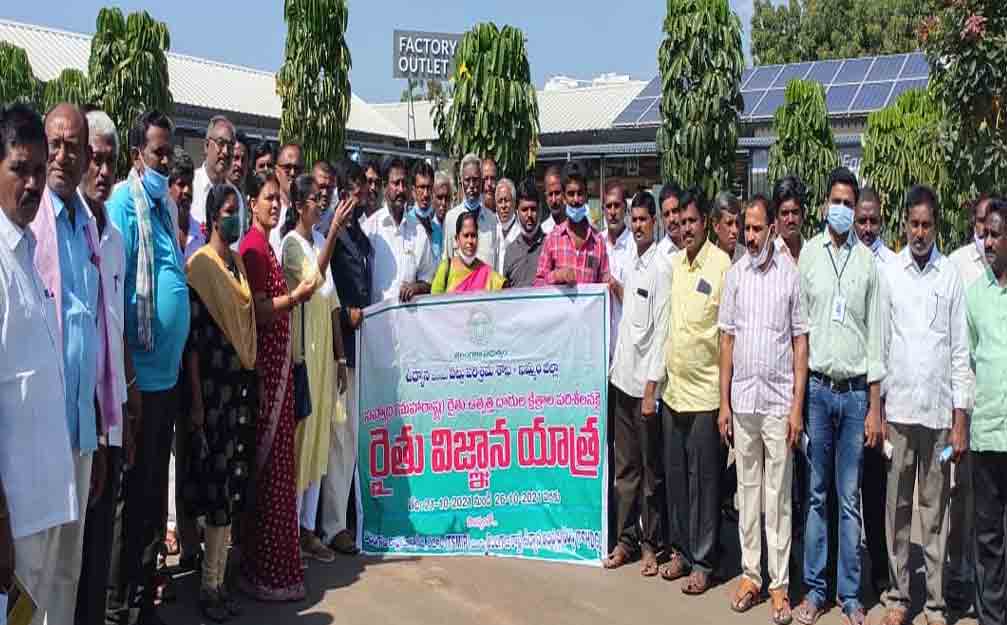 Khammam | ఉద్యాన సాగు రైతుల విజ్ఞాన యాత్ర.. నాసిక్ బయలుదేరిన వందమంది అన్నదాతలు..