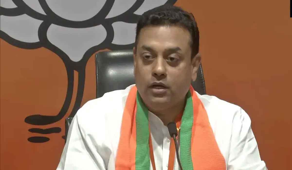 సీడ‌బ్ల్యూసీ భేటీలో స‌ర్దార్ ప‌టేల్‌ను అవ‌మానించారు: బీజేపీ