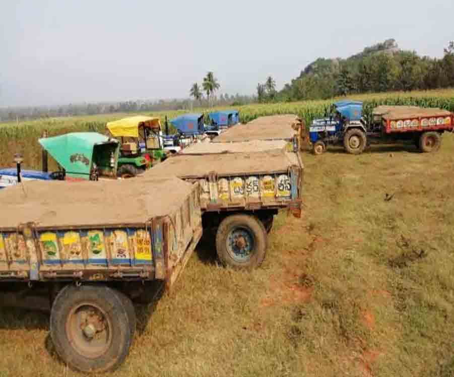 Sand Mafia | మధ్యప్రదేశ్‌లో రెచ్చిపోయిన ఇసుక మాఫియా.. ట్రాక్టర్‌తో తొక్కించి అధికారి హత్య
