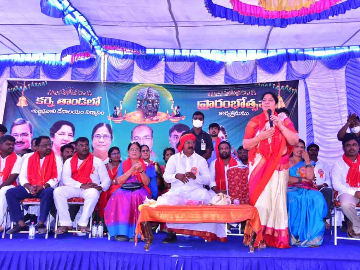 గిరిజనుల అభివృద్ధి సీఎం కేసీఆర్‌తోనే సాధ్యం : మంత్రులు