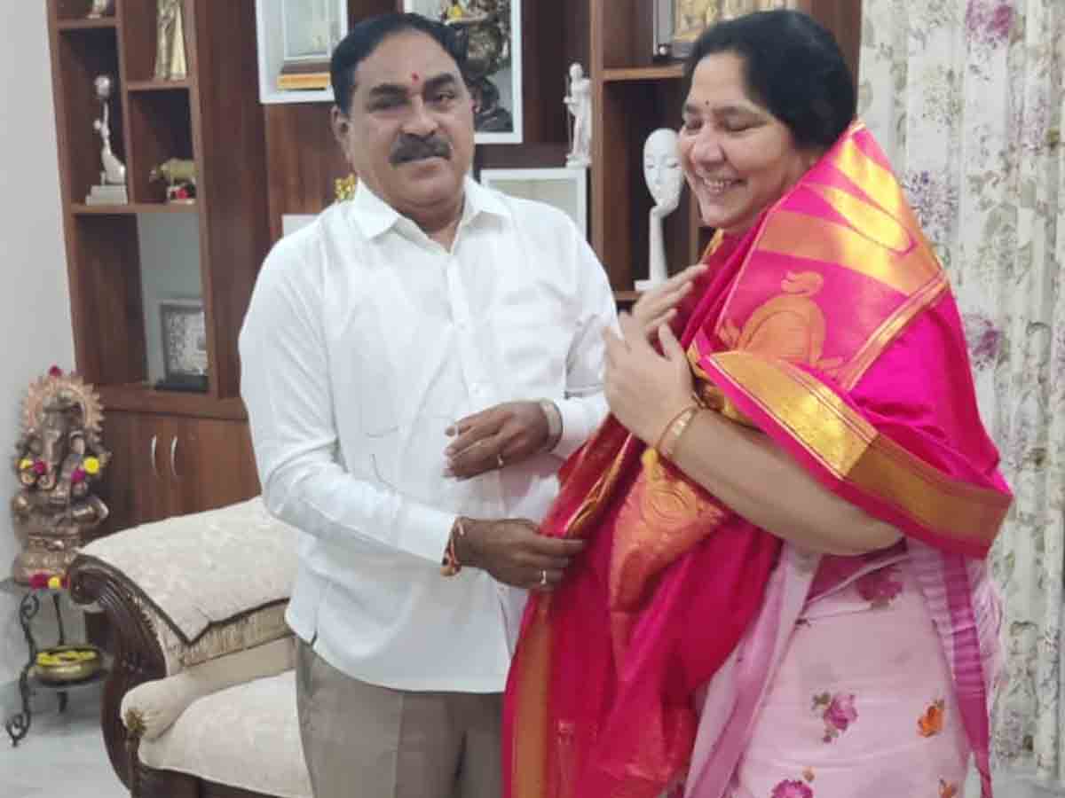 మంత్రి సత్యవతికి జన్మదిన శుభాకాంక్షలు తెలిపిన ఎర్రబెల్లి