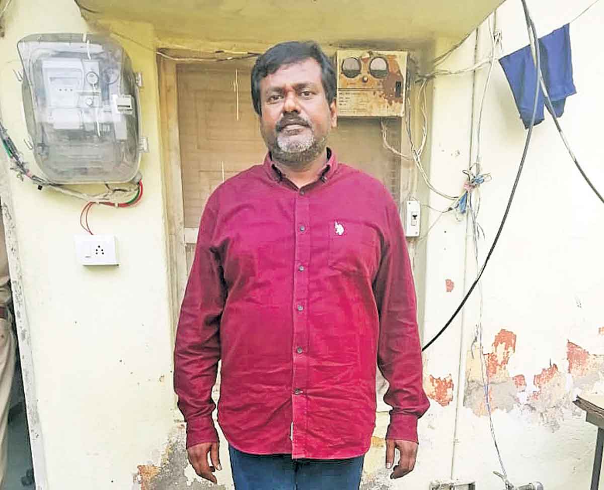 ఉద్యోగాలు పెట్టిస్తా.. పదోన్నతులు ఇప్పిస్తా..