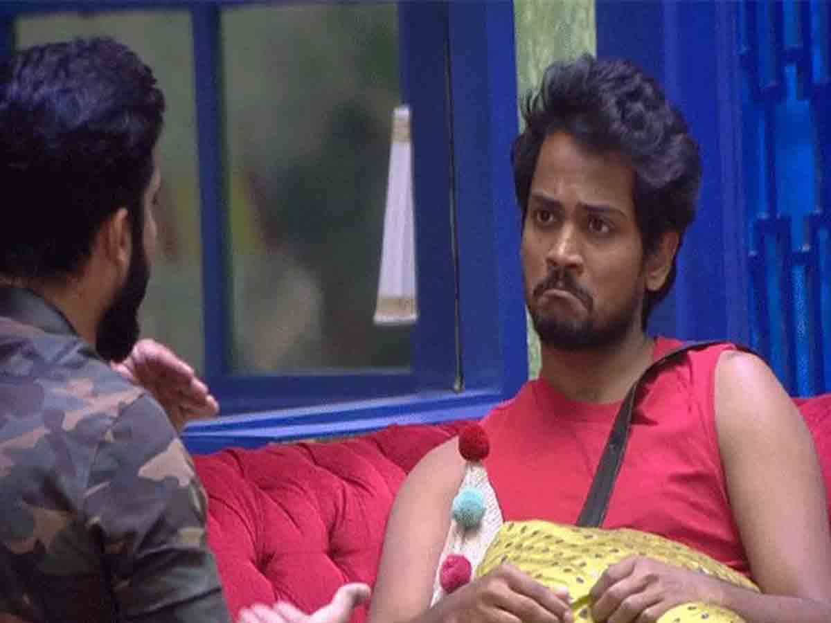 Bigg Boss: బాధ‌ప‌డ్డ ర‌వి.. అన్నింట్లో ఇన్వాల్వ్ కాకు అని స‌ల‌హా ఇచ్చిన ష‌ణ్ముఖ్