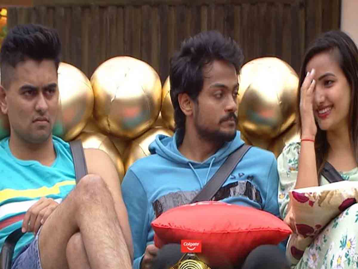 Shanmukh: లైఫ్ ఇచ్చిన డైరెక్టర్‌కు ల్యాప్ టాప్ గిఫ్ట్‌గా అందించిన ష‌ణ్ముఖ్‌