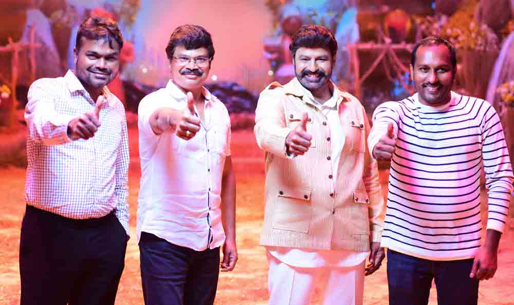 అఖండ విశ్వరూపం