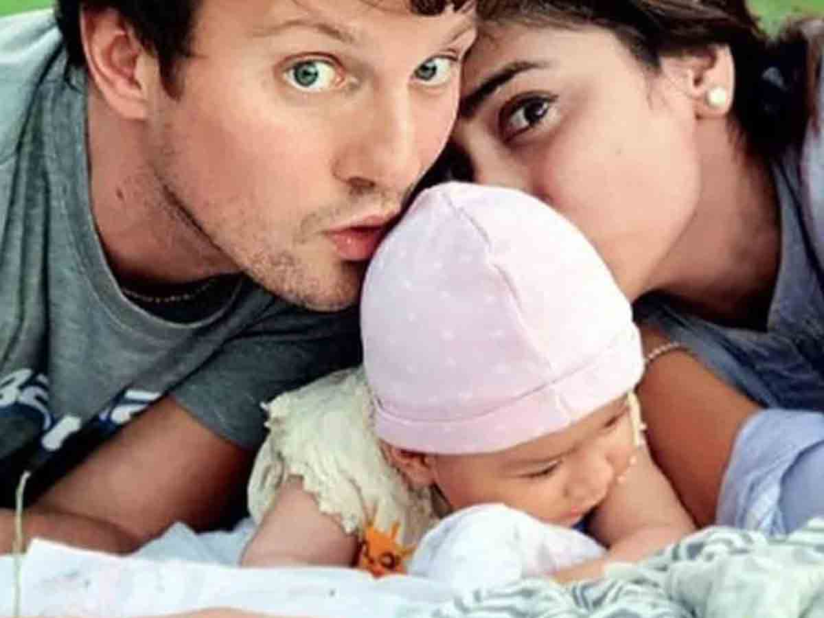 Shriya: మోడ్ర‌న్ పేర్లు చాలా ఉండ‌గా, శ్రియ త‌న కూతురికి రాధా అనే పేరు పెట్ట‌డం వెన‌క కార‌ణం?