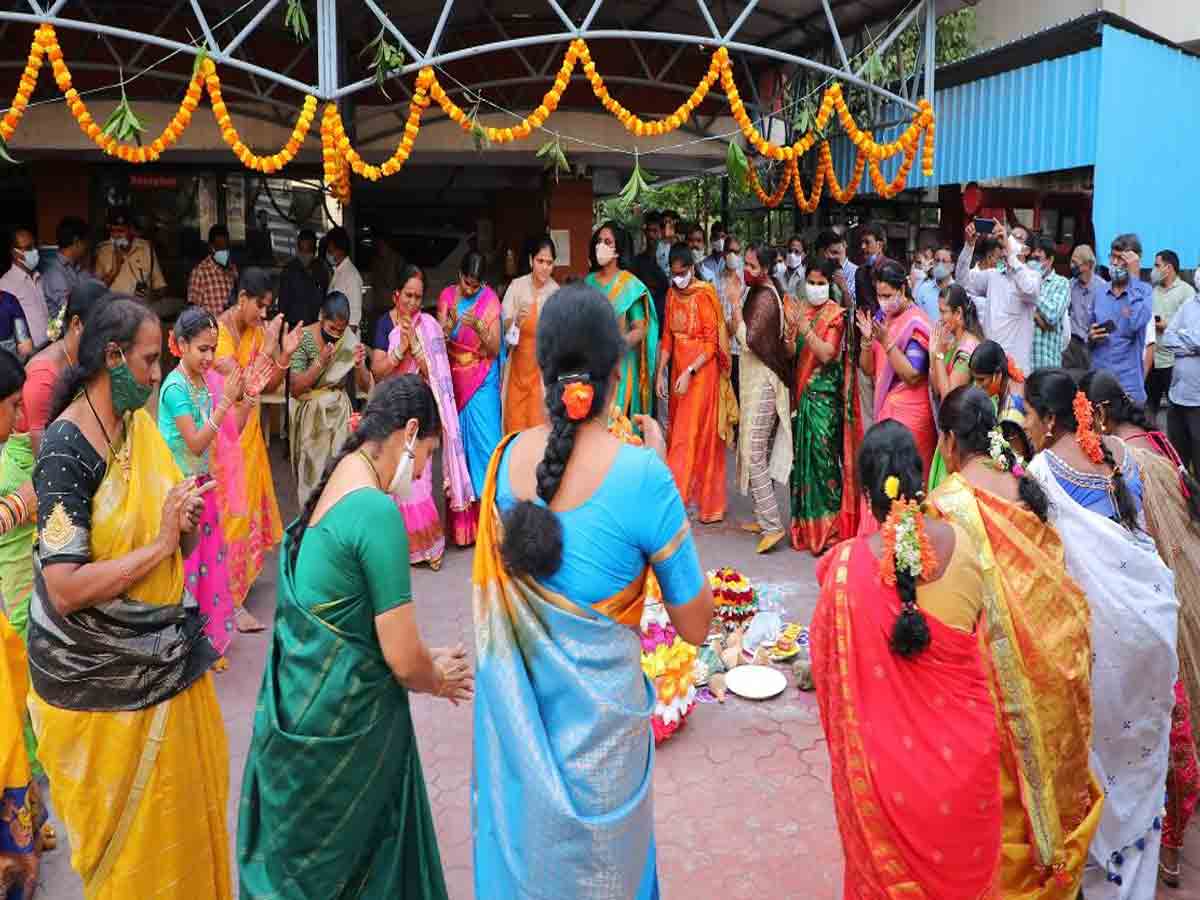 Kothagudem | సింగరేణి భవన్‌లో వైభవంగా బతుకమ్మ సంబురాలు..