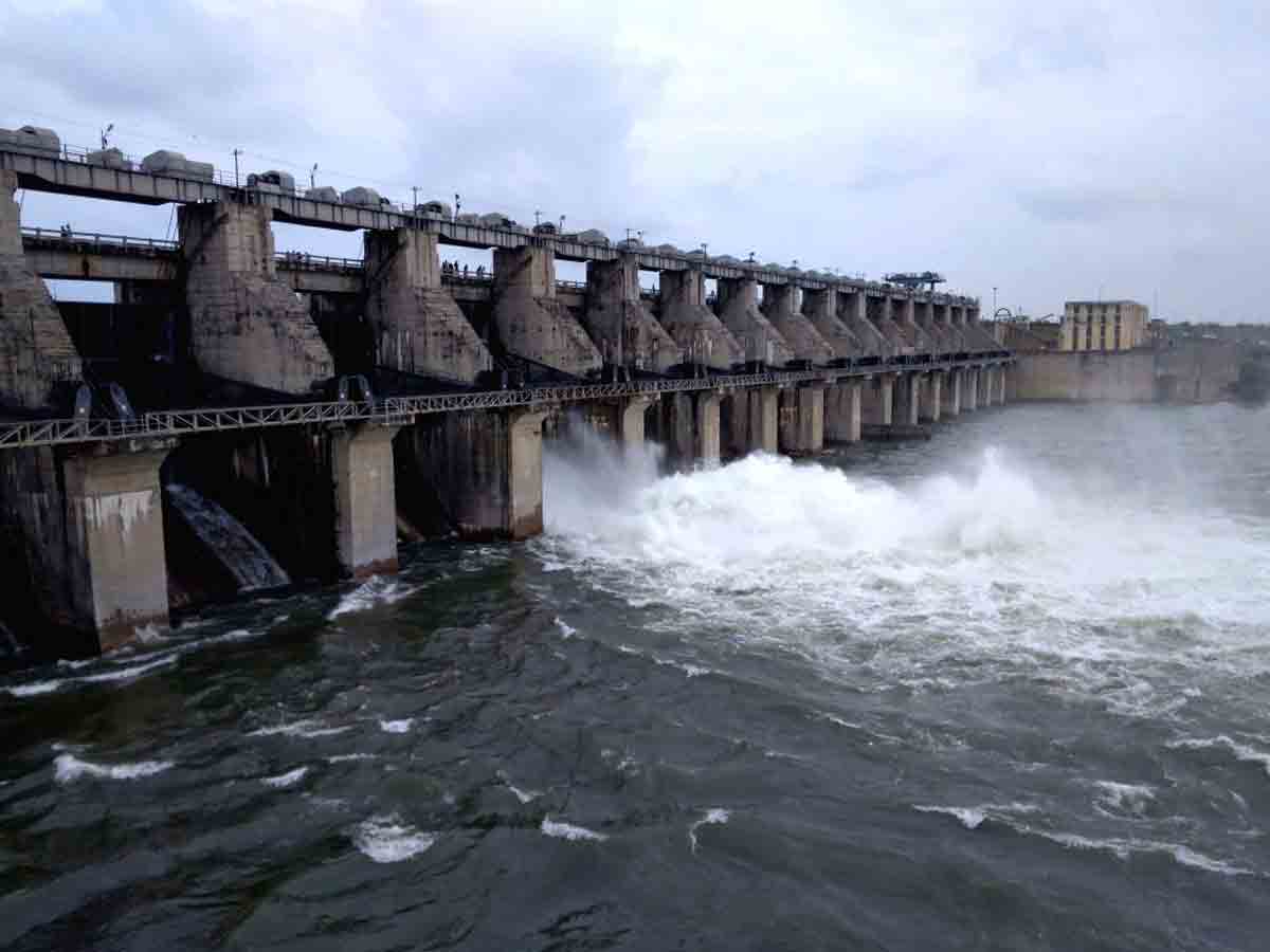 Singuru project | సింగూరు ప్రాజెక్టుకు కొనసాగుతున్న వరద