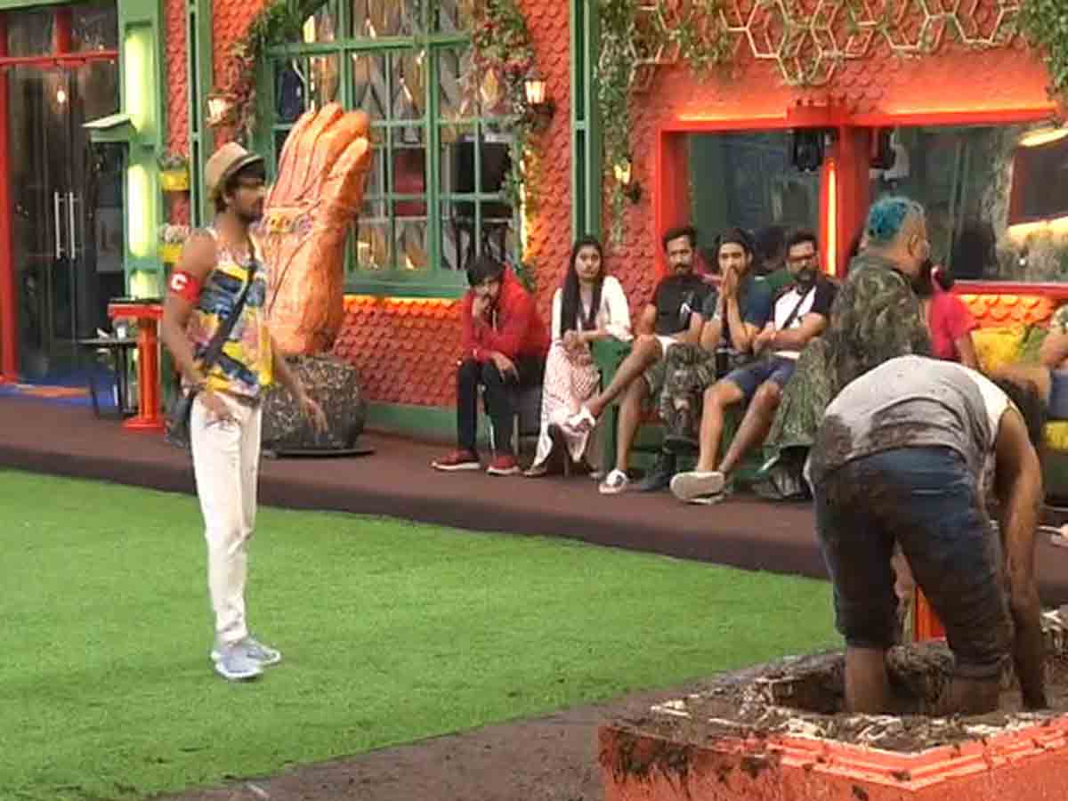 Bigg Boss: పేడ‌లో ప‌డి దొర్లిన లోబో,ష‌ణ్ముఖ్‌..!