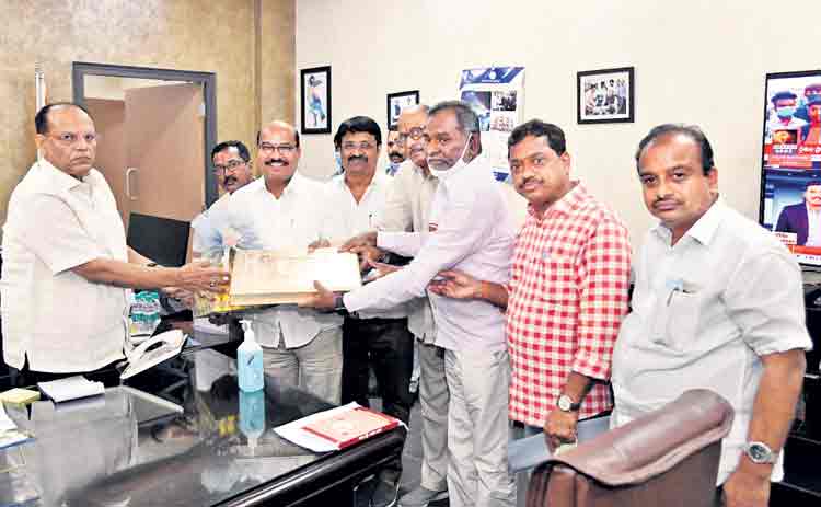 ఉద్యోగులకు డీఏ మంజూరు చేయాలి