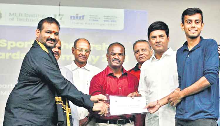 స్పోర్ట్స్‌ కోటాలో 72 సీట్లు