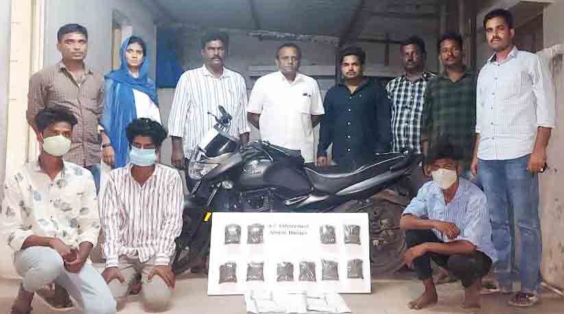 కిలో గంజాయి పట్టివేత..ముగ్గురు నిందితుల అరెస్ట్