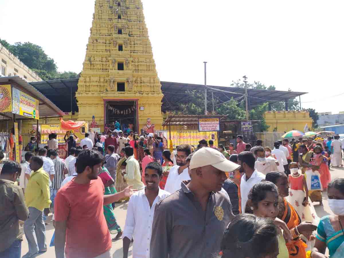 కొమురవెల్లి మల్లన్నను దర్శించుకున్న భక్తులు