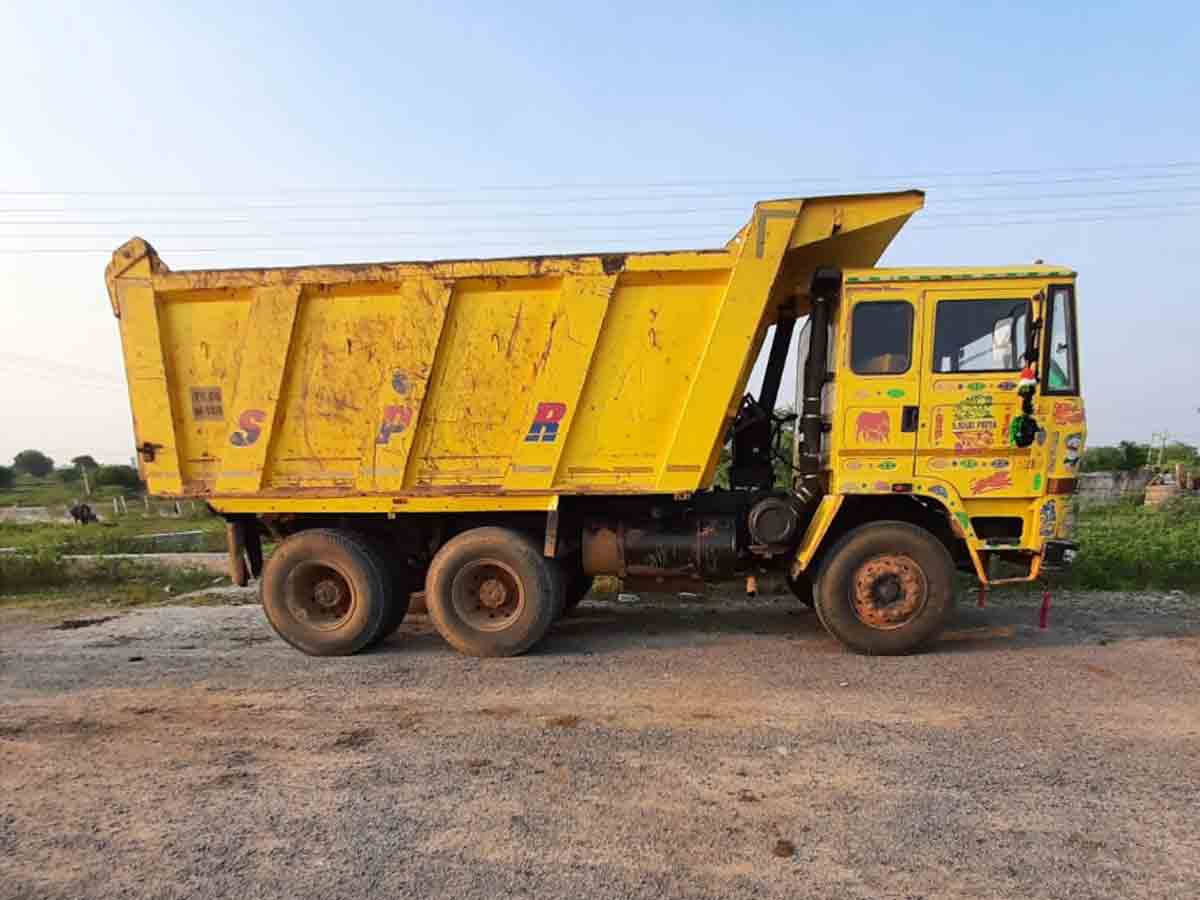 Crime news | అక్రమంగా మట్టి తరలిస్తున్న టిప్పర్‌ పట్టివేత