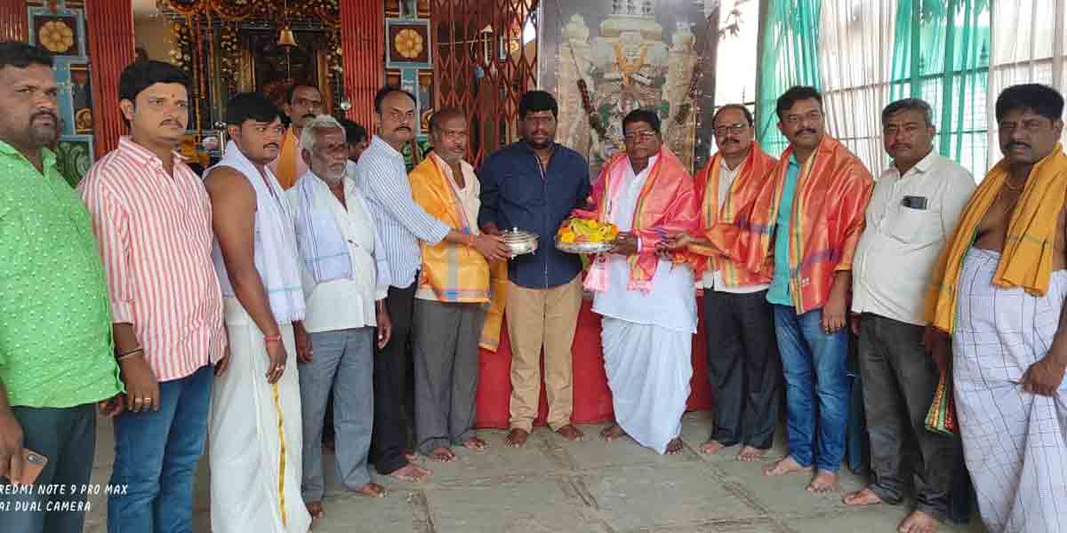 ముమ్మదేవి ఆలయానికి 3 కిలోల వెండి బహూకరణ