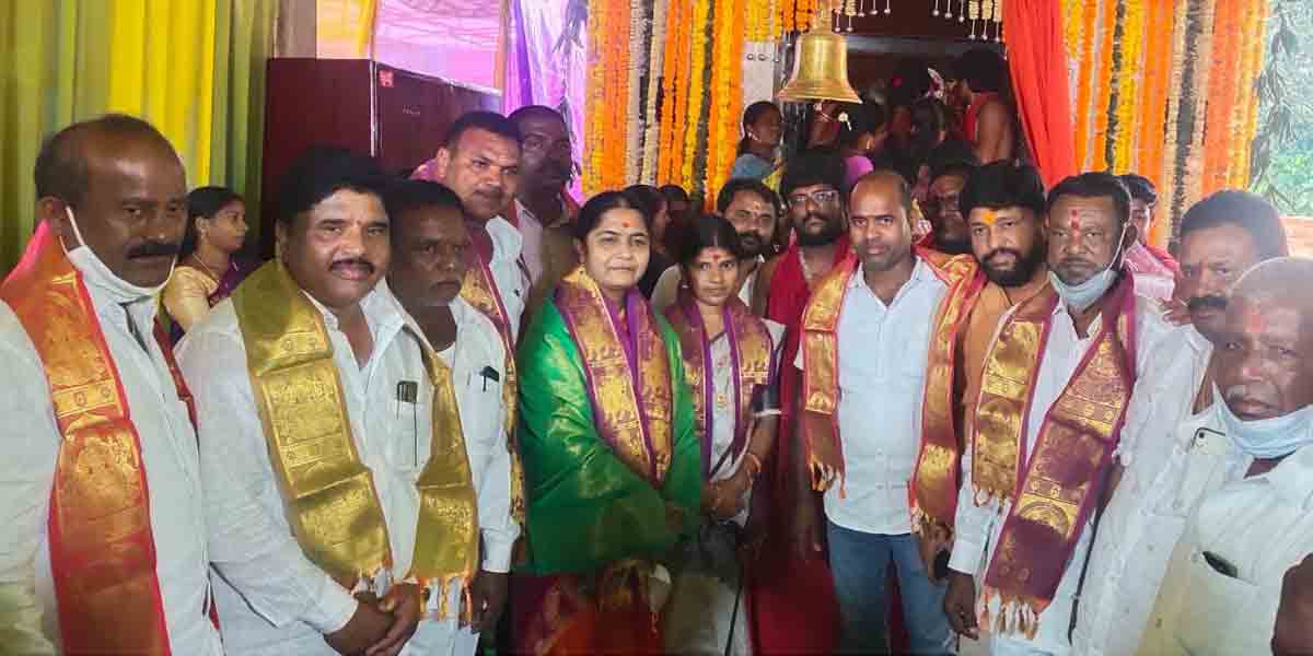 దుర్గామాత ఆలయ అభివృద్ధికి కృషి : సునీతాలక్ష్మారెడ్డి