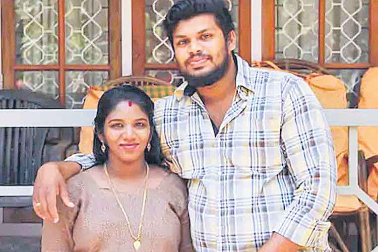 పాముతో భార్యను చంపించిన భర్తకు రెండు జీవితఖైదులు