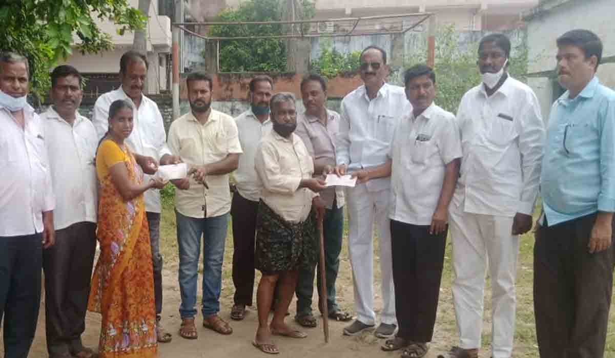 CMRF | సీఎం రిలీఫ్‌ఫండ్ చెక్కులు పంపిణీ..