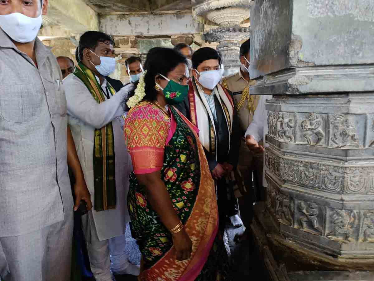 Nallagonda | ఛాయా సోమేశ్వర ఆలయాన్ని సందర్శించిన గవర్నర్