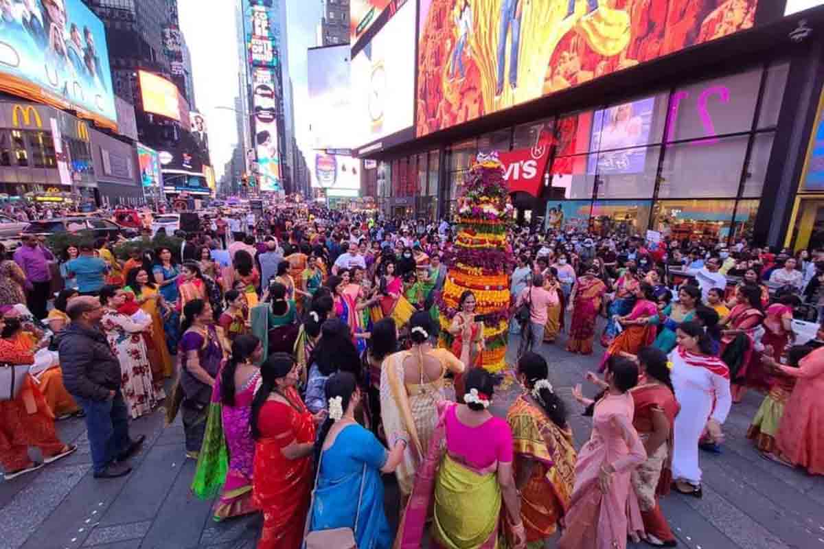తొలిసారిగా టైమ్ స్క్వైర్ వ‌ద్ద బ‌తుక‌మ్మ వేడుక‌లు.. తానా ఆధ్వ‌ర్యంలో న్యూయార్క్‌లో అంబ‌రాన్నంటిన సంబురాలు