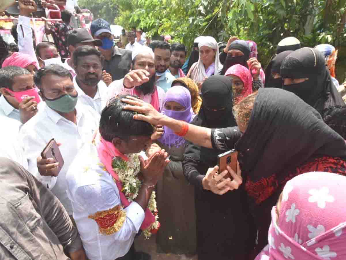 Huzurabad | గెల్లుకు అడుగ‌డుగునా జ‌న‌నీరాజ‌నాలు.. హుజూరాబాద్ ఎన్నిక‌ల సిత్రాలు..