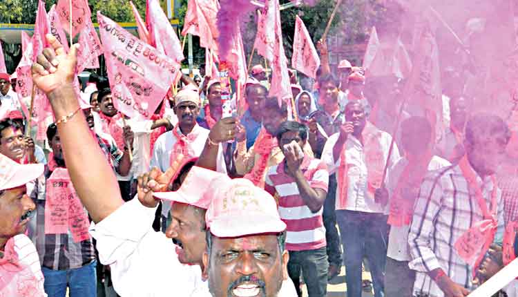 కార్యకర్తలను కంటికి రెప్పలా..