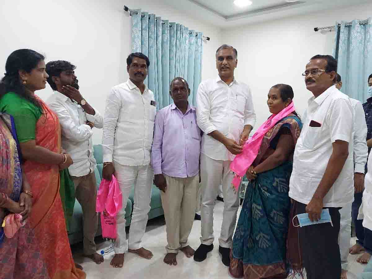 Huzurabad | మంత్రి హ‌రీశ్‌రావు స‌మ‌క్షంలో టీఆర్ఎస్‌లో భారీగా చేరిక‌లు..