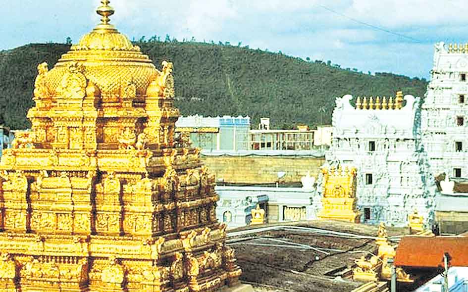 తిరుమలలో దళారులపై కేసు