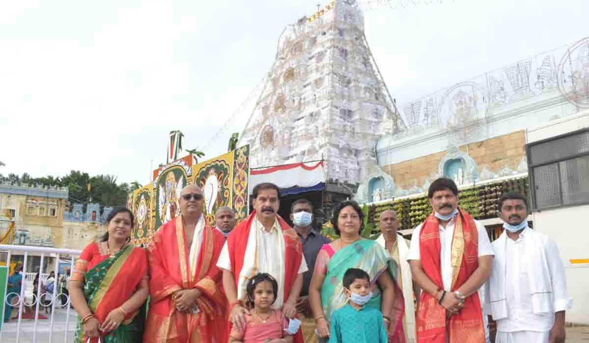 తిరుమలేశుడి సేవలో ప్రభుత్వ చీఫ్‌ విప్‌ వినయ్‌ భాస్కర్‌