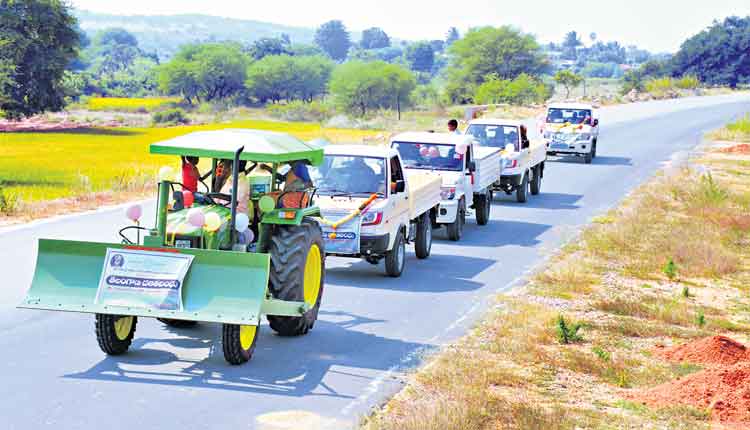 వాసాలమర్రికి దళితబంధు బండ్లొచ్చినయ్‌