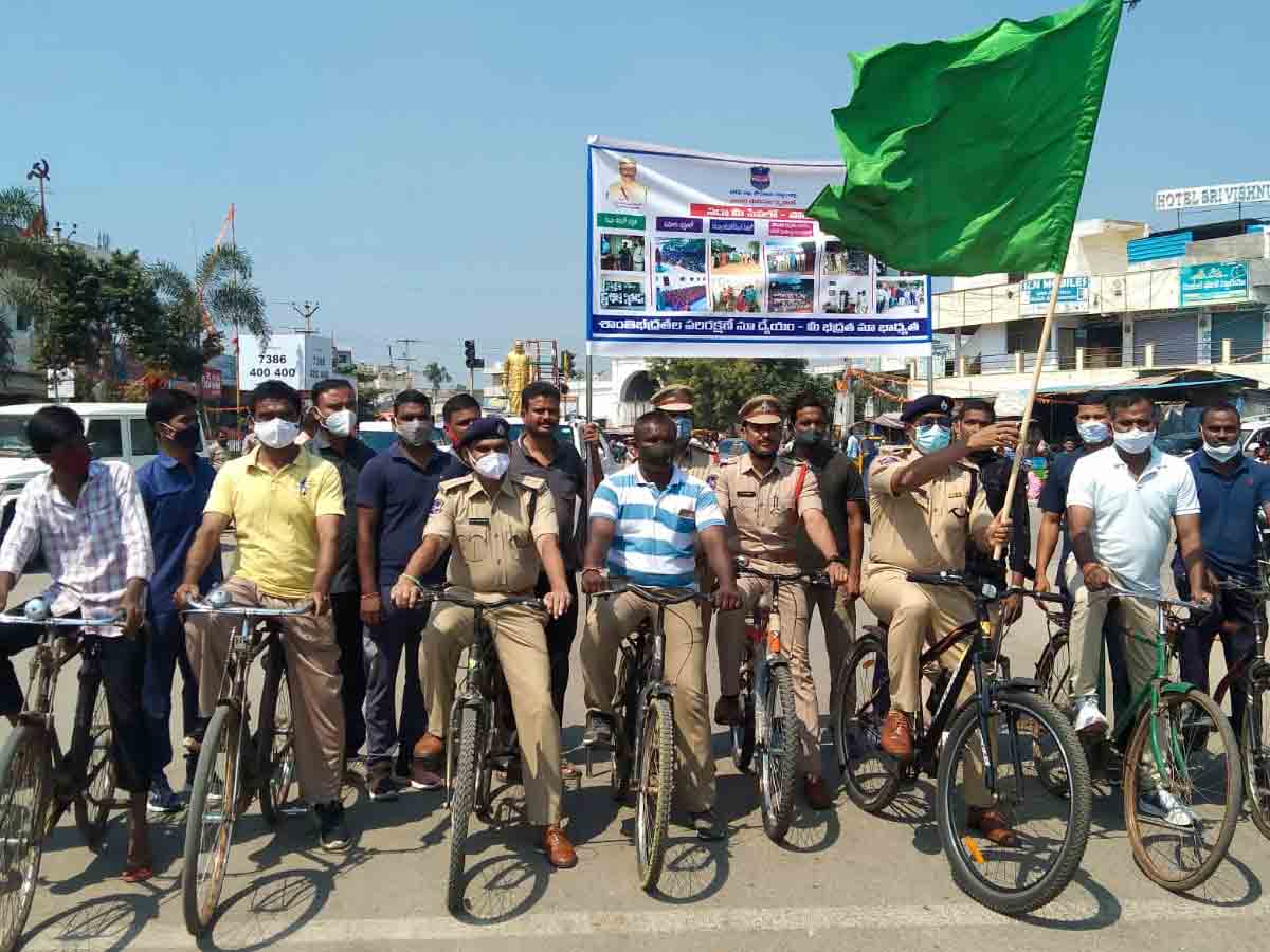 సైకిల్ యాత్రను ప్రారంభించిన ఎస్పీ రంజన్‌ రతన్‌ కుమార్