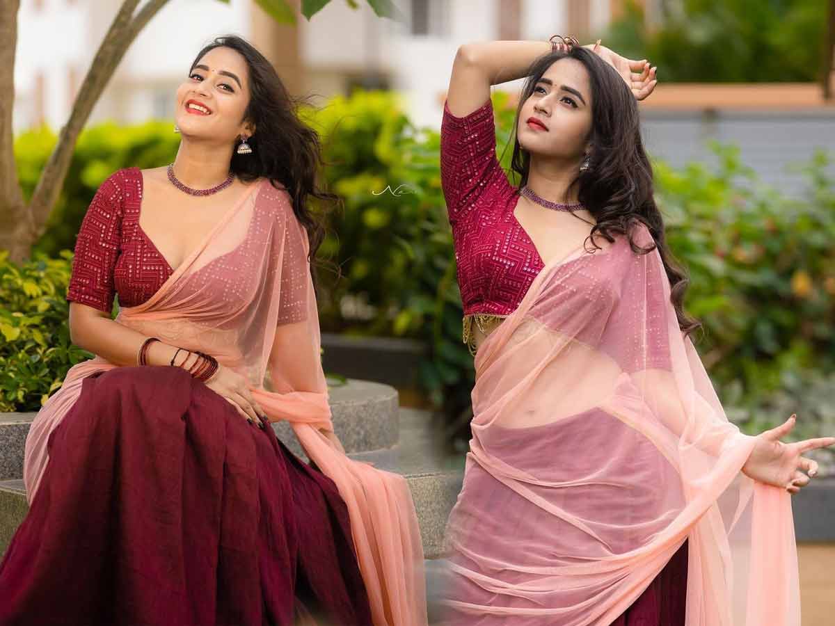 Deepthi Sunaina : చీర క‌ట్టులో దీప్తి సునైనా… అందాలతో మత్తెక్కిస్తోందిగా