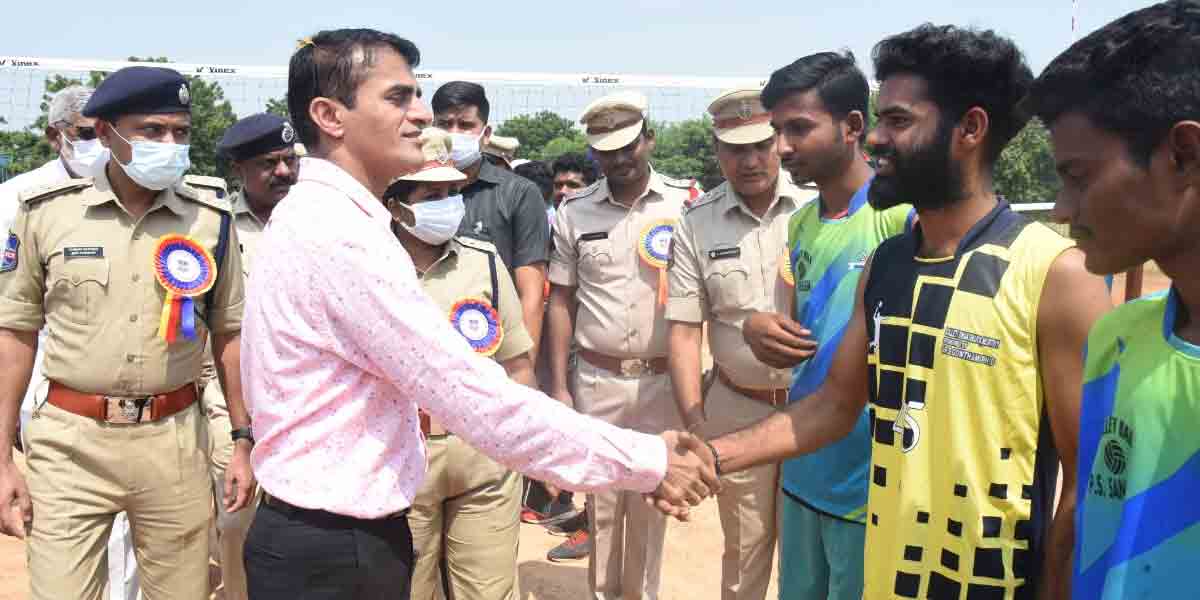 యువత అభ్యున్నతికి పూర్తి సహకారం : సీపీ తరుణ్ జోషి