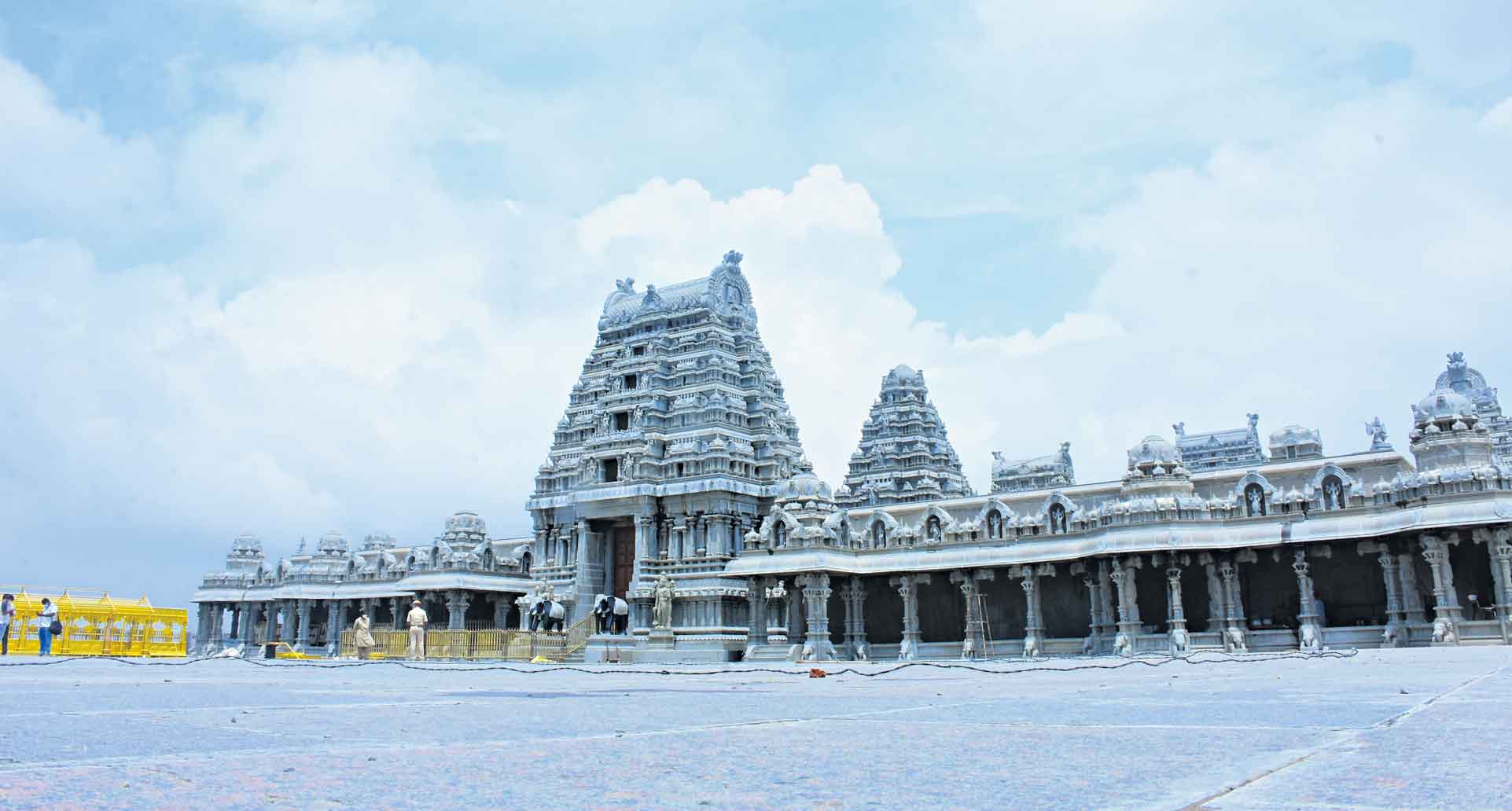 విరాజిల్లుతున్న అభివృద్ధి.. ఆధ్యాత్మికం