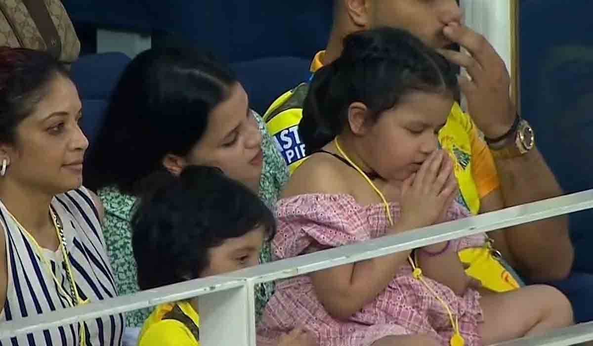 CSK vs DC | చెన్నై జట్టు కోసం దేవుడిని ప్రార్థిస్తున్న జీవా.. ధోనీ కుమార్తె ఫొటో వైరల్