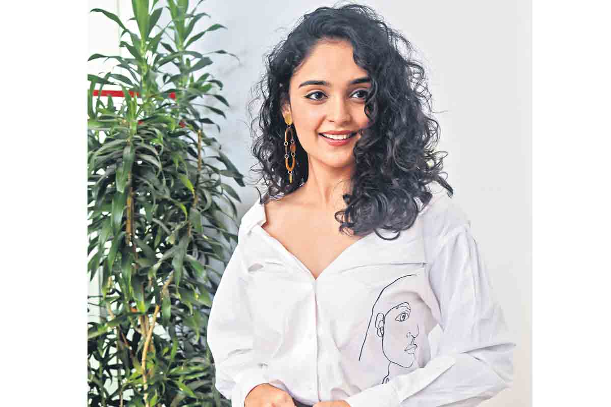 భిన్న జీవితాల్ని చూడొచ్చు!