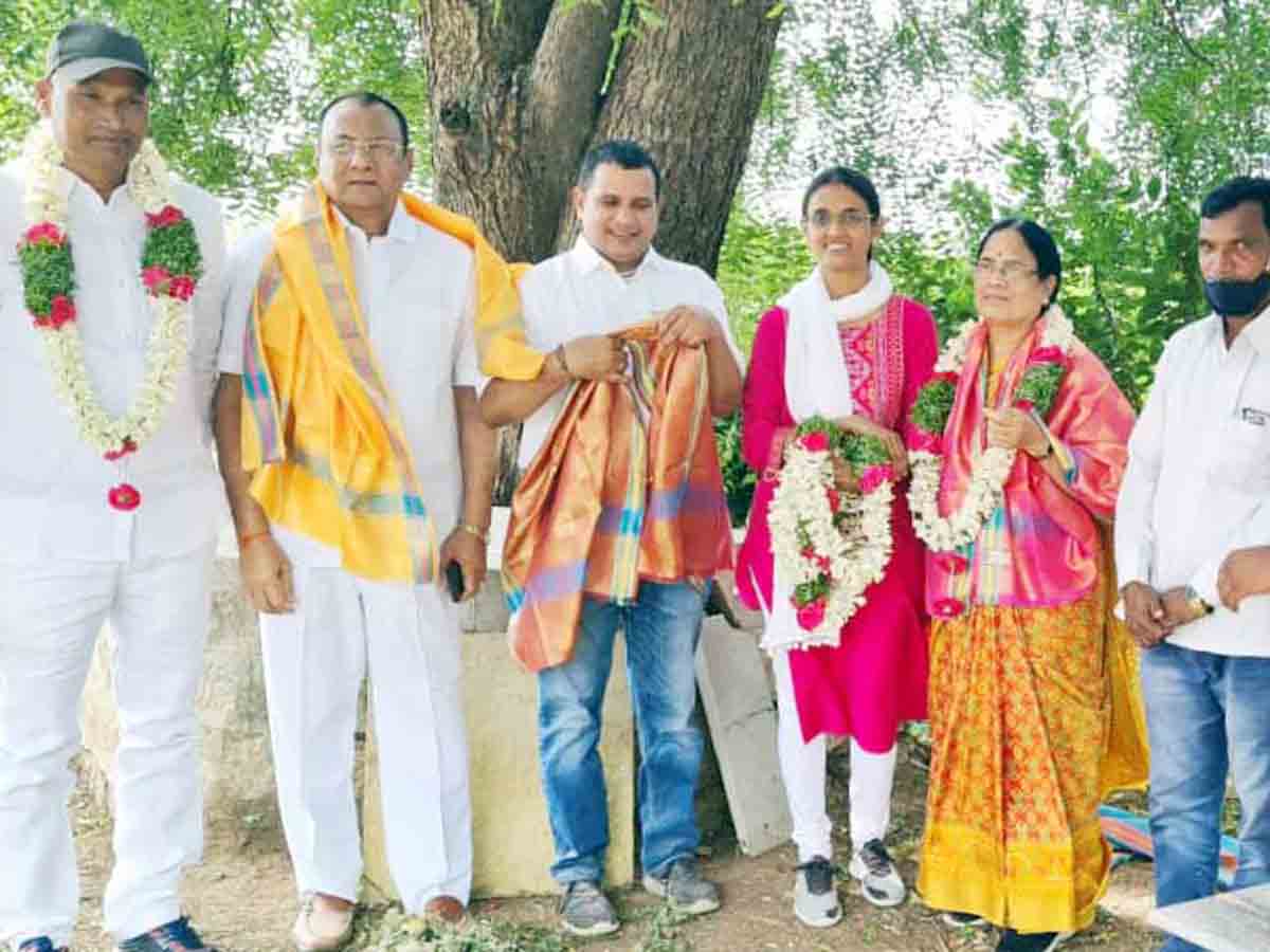 Moinabad : తోలుకట్టా గ్రామానికి రూ. 20లక్షలు.. ఎమ్మెల్సీ వాణీదేవి