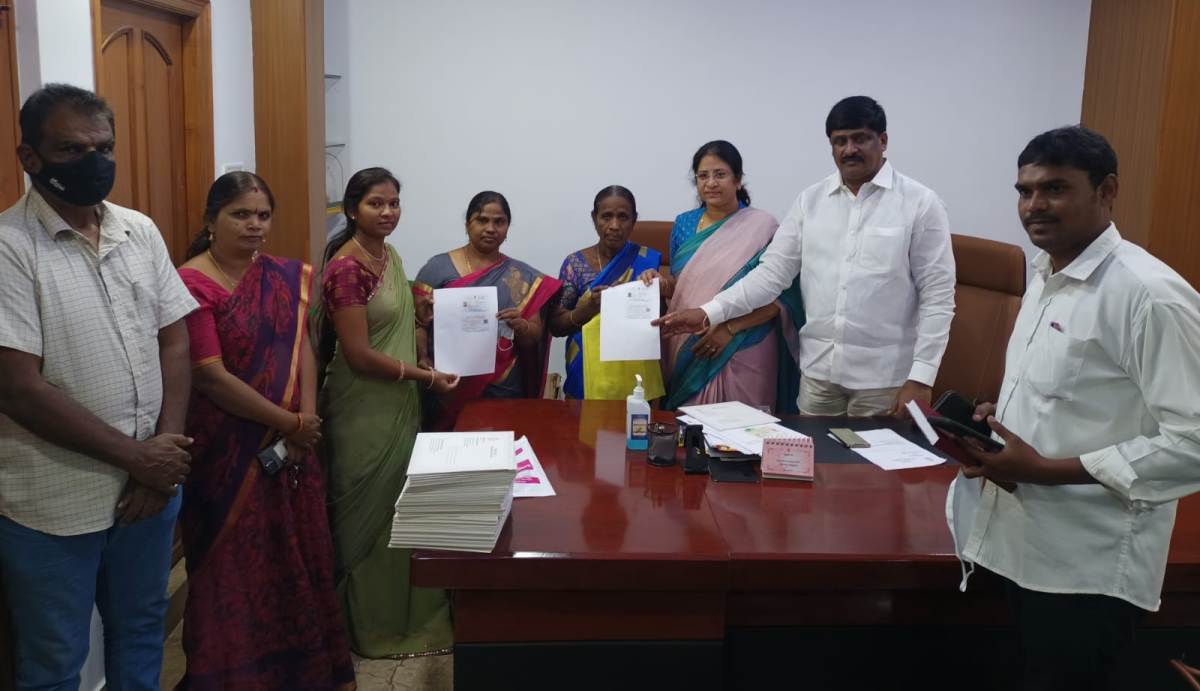 Life insurance | చిరువ్యాపారులు.. కార్మికులకు జీవితబీమా ఎంతో మేలు : డిప్యూటీ మేయర్‌ మోతె శ్రీలత శోభన్‌రెడ్డి