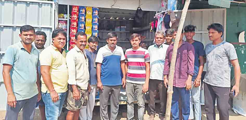 పూర్వ విద్యార్థుల గురుదక్షిణ