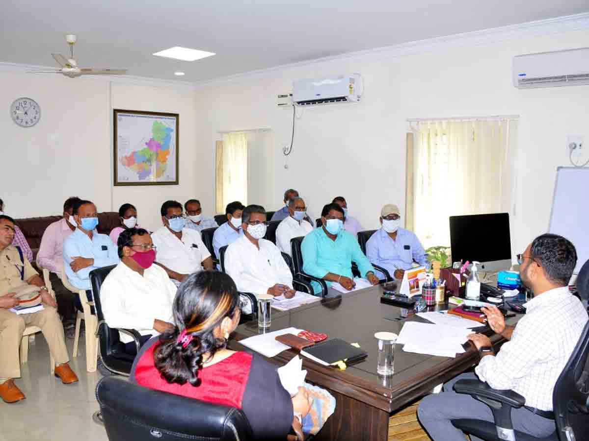 Mahabubabad : ప్రతి కొనుగోలు సెంటర్‌కు 30 టార్ఫాలిన్‌ కవర్లు.. జిల్లా కలెక్టర్‌ శశాంక