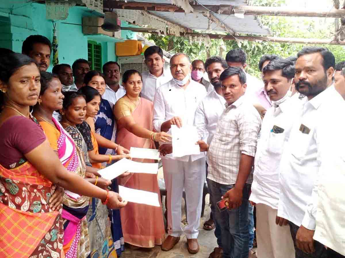 Bhupalpally : ప్రజల ముంగిట్లో సంక్షేమ పథకాలు