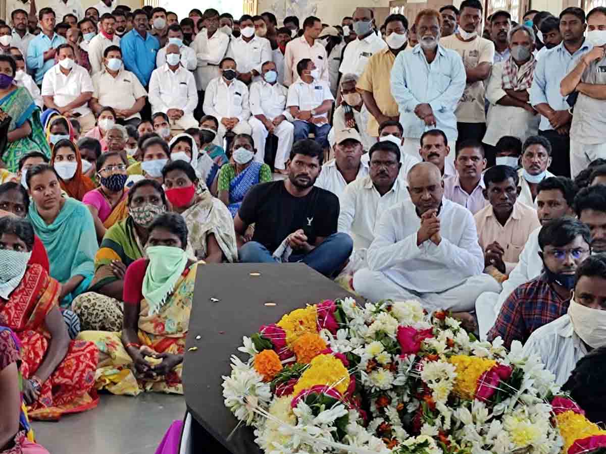 Jangon : రోడ్డు ప్రమాదంలో టీఆర్‌ఎస్ నాయకుడు మృతి